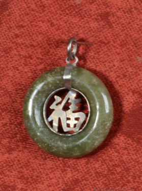 Jade hanger happiness, Fu (福)