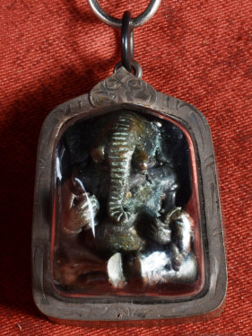 Bronzen Ganesha Amulet met Bodhiblad Achterzijde