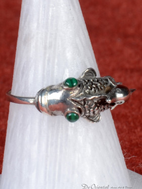 Zilveren visring met malachiet ogen