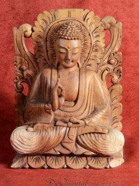 Op lotustroon gezeten Boeddha met serene uitstraling