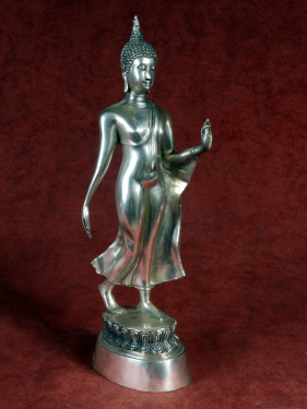 Zilverkleurige wandelende Boeddha – Sukhothai stijl