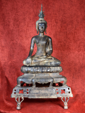 Zittende Boeddha op troon – Shan stijl brons 107 cm