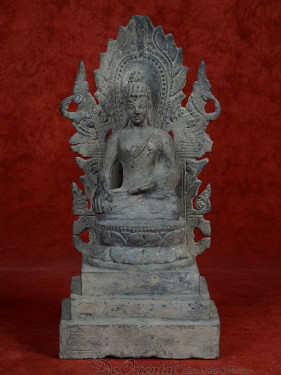Boeddha in Bhumiparsa mudra op troon, brons