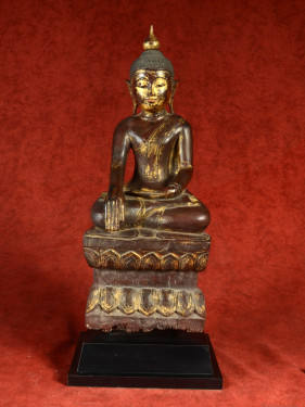 Oud Boeddhabeeld gelakt hout 57cm Bhumisparsha