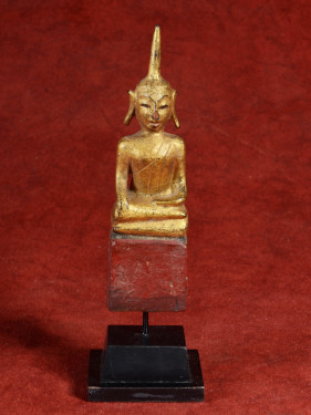 Houten Boeddhabeeld in meditatiehouding, verguld