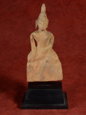 Oud houten Boeddhabeeld in Bhumisparsha mudra