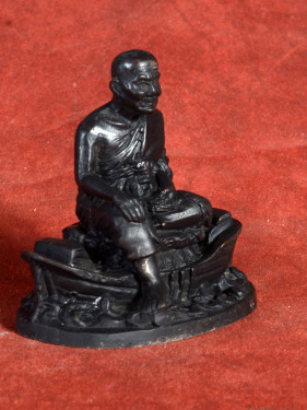 Brons gelakt beeld van Phra Luang Phor Tuad