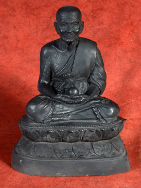 Bronzen beeld van Phra Luang Phor Tuad