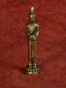 Woensdagochtend Dagboeddha – Phra Pang Um Bat Brons