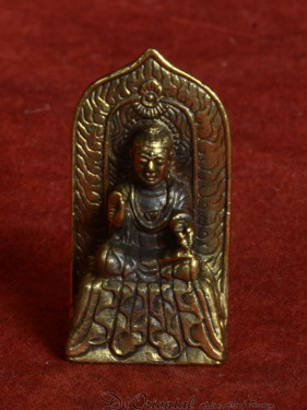 Boeddha op troon – miniatuur in brons