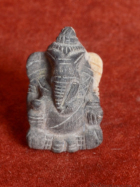 Ganesha miniatuur handgesneden versteend hout