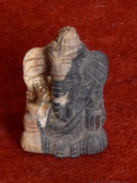 Ganesha miniatuur handgesneden versteend hout Thailand