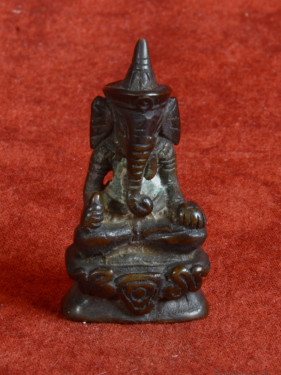 Bronzen Ganesha met puntkroon in meditatiehouding