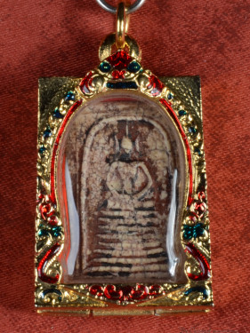 Phra Somdet Kasiyo – 9 treden rood