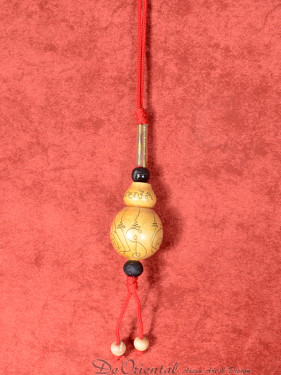 Thaise auto hanger met kalebas amulet met yantra inscripties