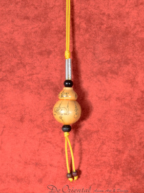 Thaise auto hanger met kalebas amulet met yantra inscripties