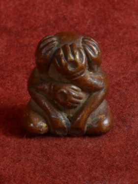 Phra Pidta miniatuur amulet – Gesloten Zintuigen Bescherming