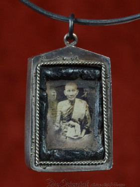 Amulet met fotootje van Luang Phor Derm
