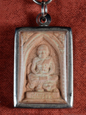 LP Pern amulet zittend op tijger – Wat Bang Pra