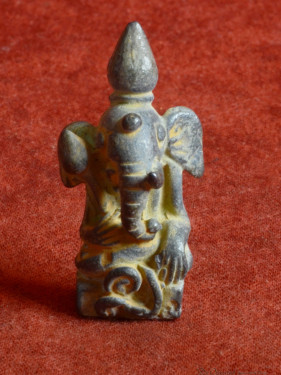 Bronzen Ganesha Thailand met yant en gebroken slagtand