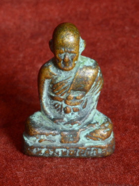 Luang Phor Tuad miniatuurbeeld – brons met patina