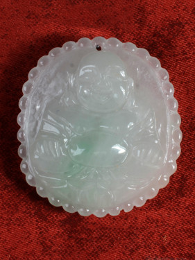 Jade hanger 2 zijdige Happy-Boeddha reliëf