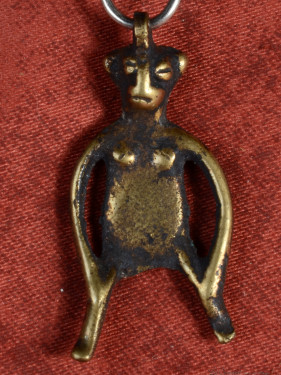 Nagaland tribal hanger brons vrouwelijke figuur amulet
