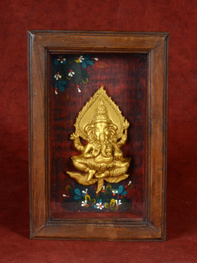 Gouden Ganesha in houten vitrine schilderijtje