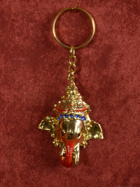 Gouden Sleutelhanger Met Ganesha Olifantenhoofd Rood