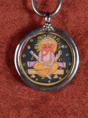 Ganesha amulet handgeschilderd in zilveren lijst