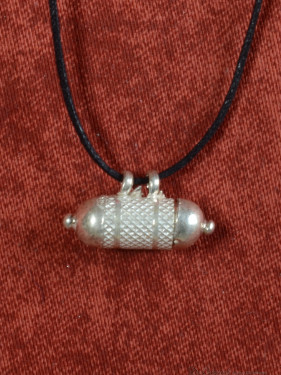 Zilveren amuletdoosje met afneembare dop