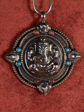 Verzilverd bronzen hanger met Ganesha en edelstenen