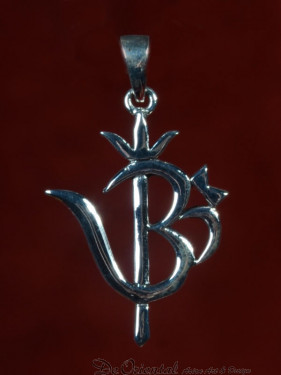 Om hanger met drietand.