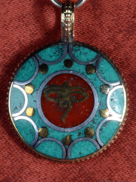 Tibetaanse hanger Ogen van Boeddha met turquoise en koraal inleg