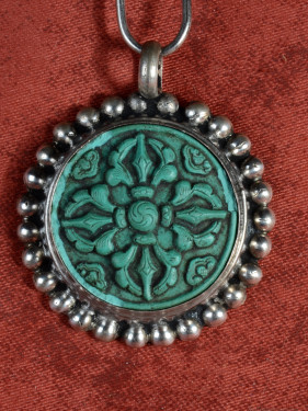 Tibetaanse verzilverde hanger met Dorje en zonnestraalkrans