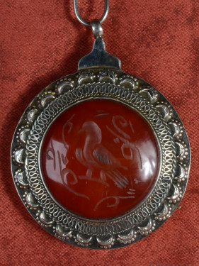 Afghaanse hanger 80% zilver met gegraveerde agaat duif