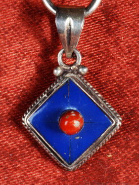 Tibetaanse hanger 925 zilver lapis lazuli en rode koraal