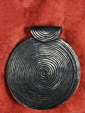 Hanger verzilverd brons Nagaland cirkelmotief