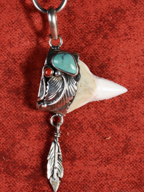Hanger haaientand 925 zilver met turquoise en koraal