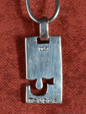 Zilveren hanger met dierenriemteken van Stier