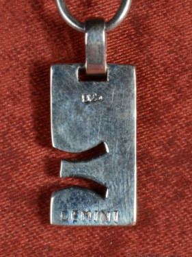 Zilveren hanger met dierenriemteken van Tweeling