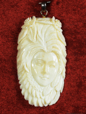 Bosnymph hanger gepolijst been handgesneden zilveren oog