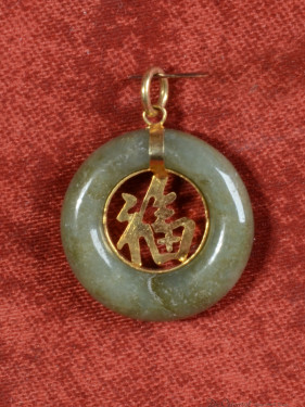 Jade hanger happiness, Fu (福)