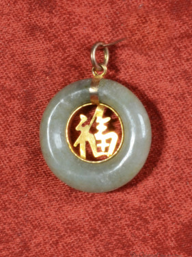 Jade hanger happiness, Fu (福)
