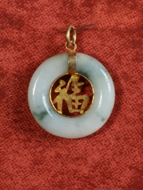 Jade hanger happiness, Fu (福)