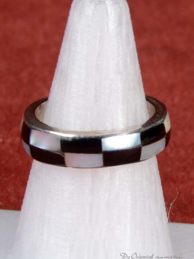 Ring met ingelegde Onyx en parelmoer 925
