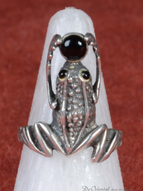 Ring met kikker ingelegd met onyx 925