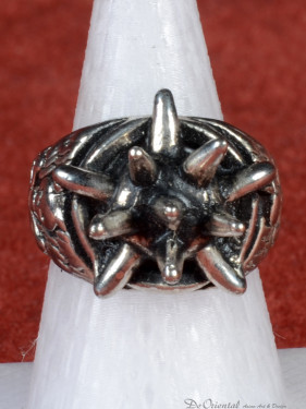 Biker Skull Ring met spikes en doodshoofden