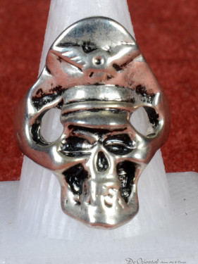 Biker Skull ring met doodshoofd en SS visor cap