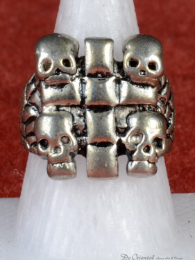 Biker Skull Ring met vier doodshoofden en een kruis